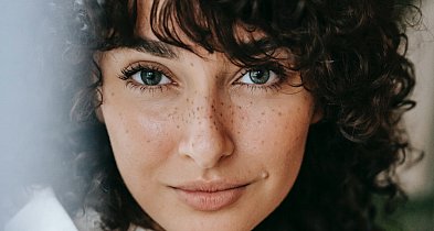 Jak naturalnie zadbać o gładkość i elastyczność skóry twarzy? Domowe sposoby-354