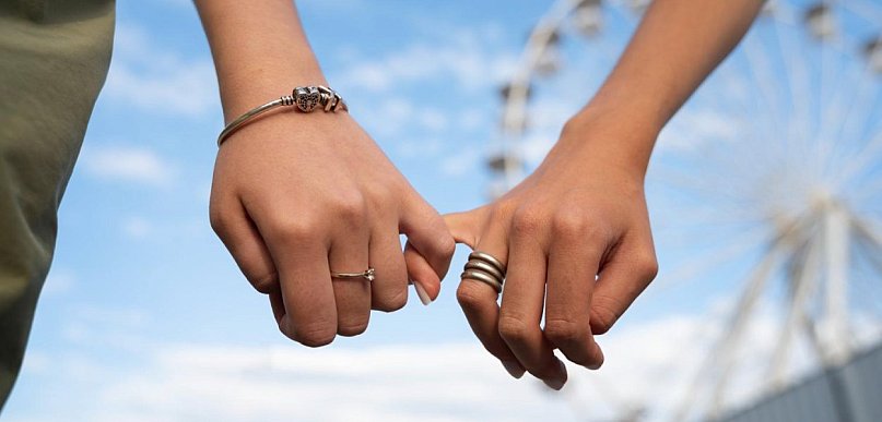 Bransoletki dla par Manoki – subtelny symbol bliskości